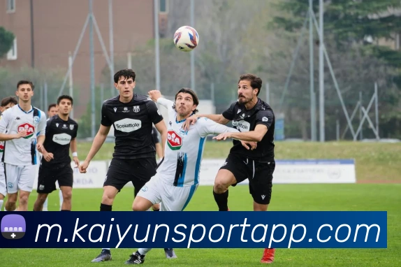 布克盛赞卡斯尔身体素质出众活力四射攻防兼备深表敬意