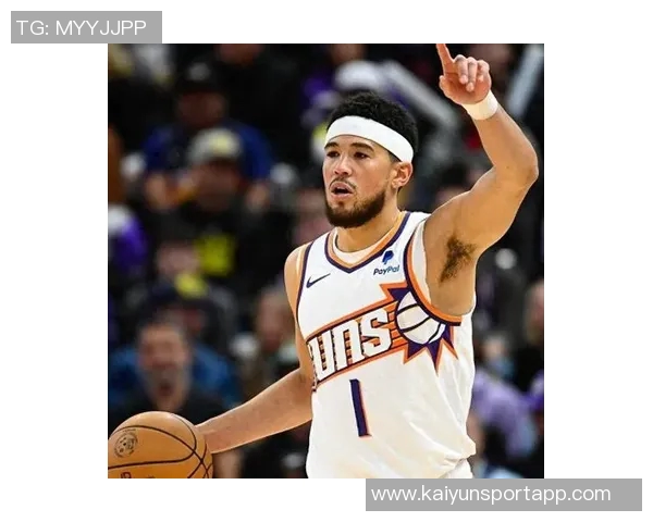 布克遭遇严密防守表现低迷18投仅4中贡献10分16助攻却有9次失误